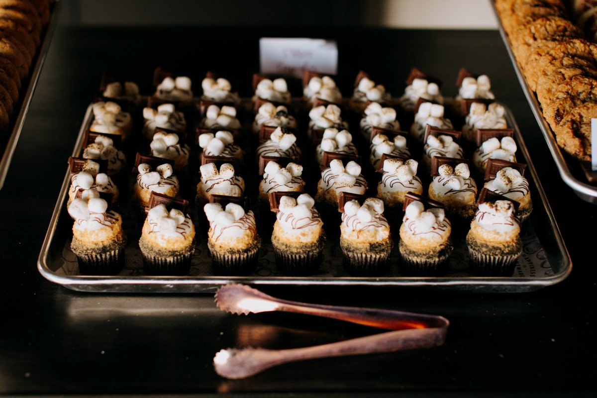 The best of both worlds: S’mores cupcakes.

#smores #dessertfirst #dessert #foodart #foodiefeature #vscofood #wedding #tastyeats #oceats #nomnom #marryme #engaged #forkyeah #tastethisnext #foodgawker