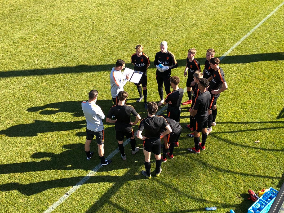 🦁 Met <a href="/OnsOranje/">OnsOranje</a> #018 een leerzame tweedaagse gehad. Vandaag o.a. 3x10’00 partij 11:11 tegen #019 met diverse scenario’s. Mooi was dat we in de rust tussen de blokjes op de IPad direct beelden konden laten zien. <a href="/RogierMeijer13/">Rogier Meijer</a> Mooi dat je er bij was💪🏼