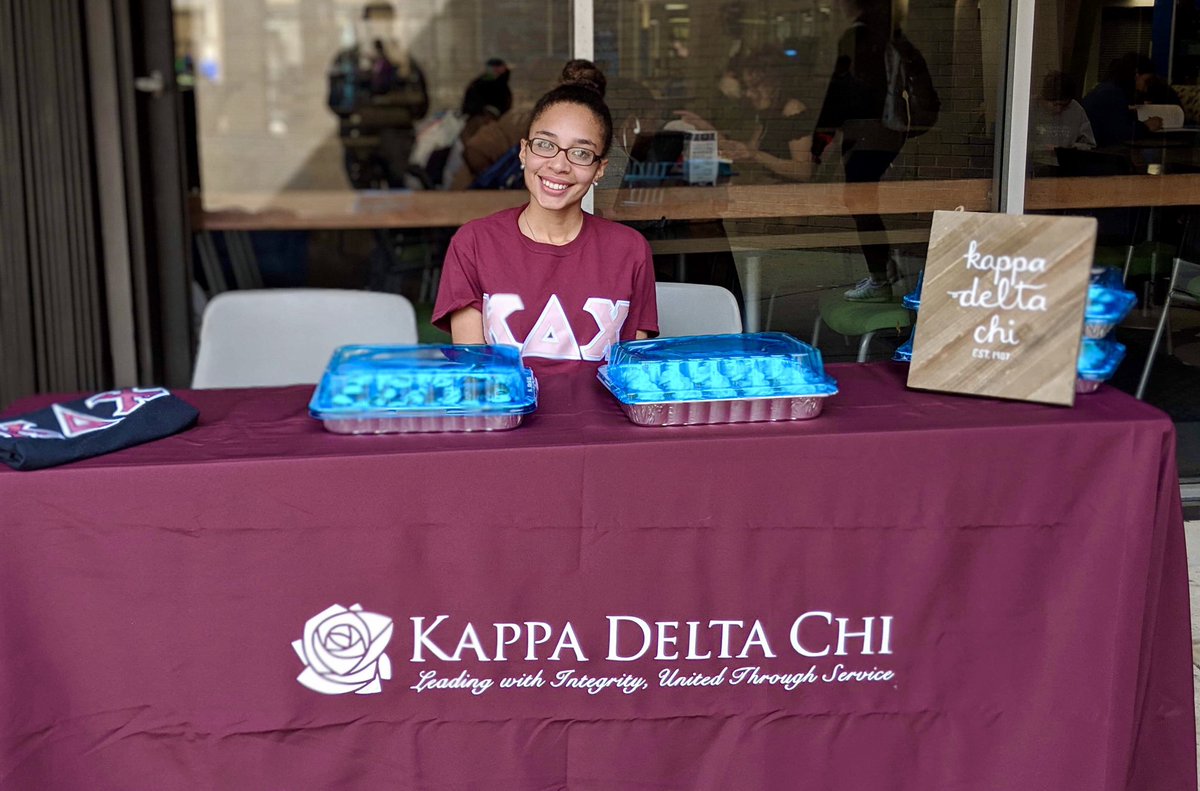 Happy #tookutetuesday! Come see us and enjoy a cupcake at the commons from 11-1! All the proceeds will be going to <a href="/UWFDM/">赵</a> 💕
