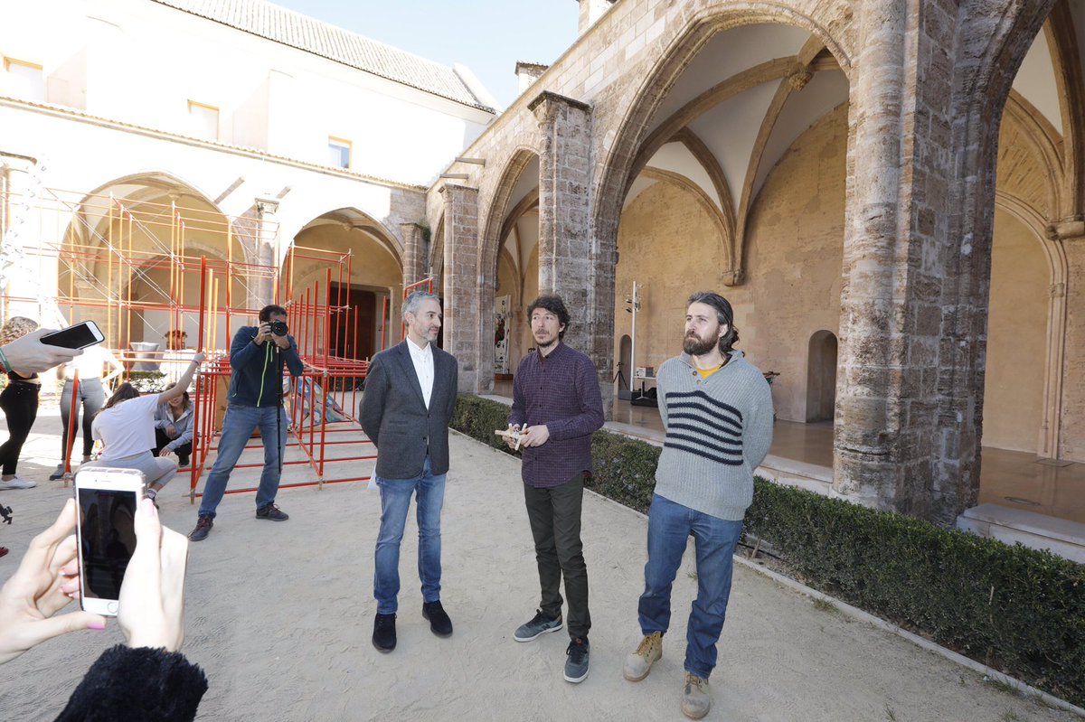 ConsorcioMuseos's tweet photo. 💥Hui vos presentem #MVSEVM, la falla participativa del #CCCC per a les #Falles2019
Més de 400 joves construiran aquesta falla en el #TallerSelfie, on crearan el seu propi retrat.
😊Tu també pots participar en les sessions obertes del taller, el 3 i 10 de març a les 12h al CCCC https://t.co/M1JFUTLdkP