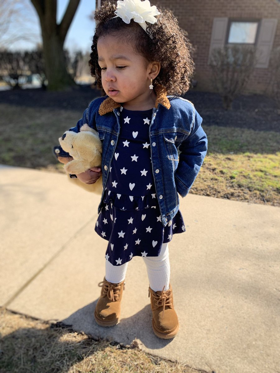 Ayooo_Chachi's tweet photo. This is who I live for 👧🏽👶🏻👩‍👧‍👦❤️ https://t.co/fugCshEuRc