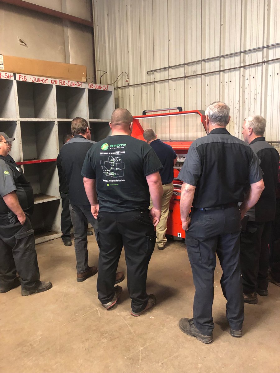 GaryRay88's tweet image. Can’t forget the bedknife training. #Anglemaster ⁦@StotzEquipment⁩ ⁦@Grind_It_USA⁩ ⁦@BernhardGrinder⁩ in Chandler, AZ