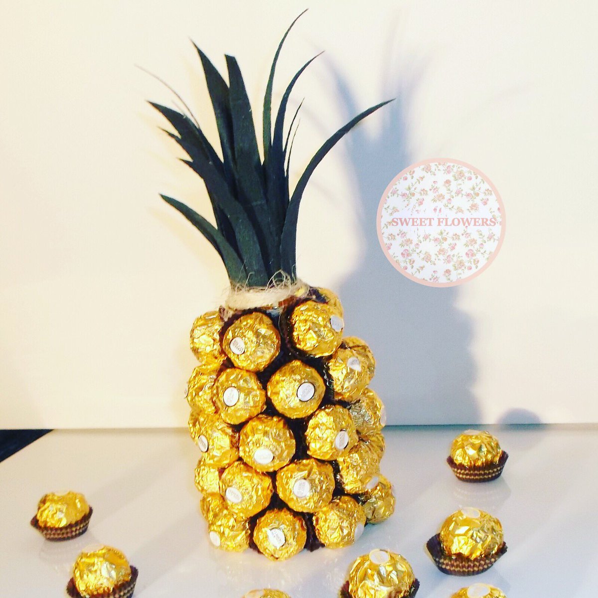 _sweet_flowers's tweet photo. Mutter zu sein bedeutet, die Rocher so zu öffnen, dass es kein Geräusch macht😜
#ferrero #ferrerorocher #ferrero_rocher #ferrerorochertree #ananas #ananas🍍 #ananass #sekt #rotkäppchensekt #geschenkideen #geschenk #geschenke #loveit #followme https://t.co/ofbUInZIs3