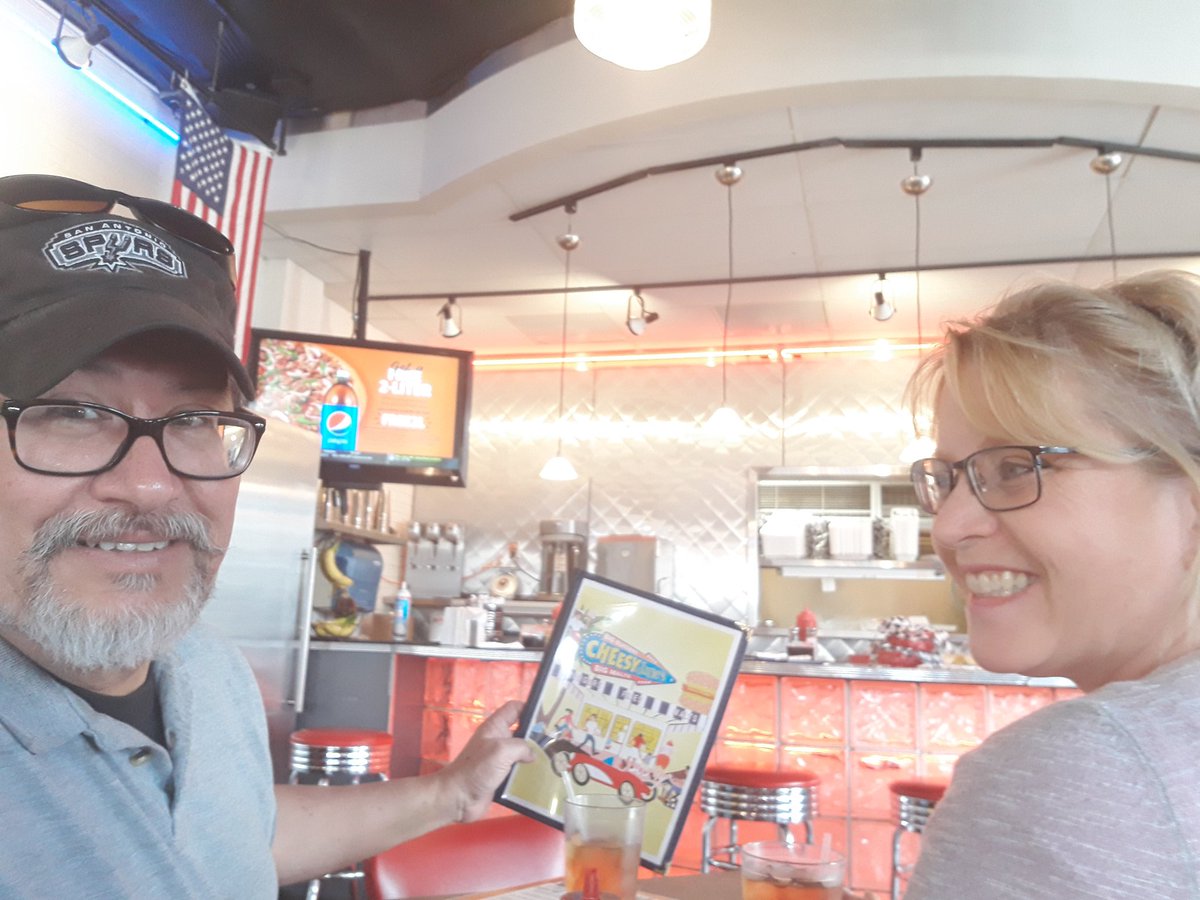 artgarcia_pmp's tweet photo. Jumped into #SABurgerWeek benefitting @safoodbank at @cheesyjanes with their $5 #BurgerDeal, the #ComalBurger with #bacon & #cheese. It's the π£! I know, I know, it's not #keto but I did eat #sidesalad, half my #burger & only 1 #frenchfry #onionring & #tatertot (okay 2 tots). https://t.co/vJ68wQgjHv