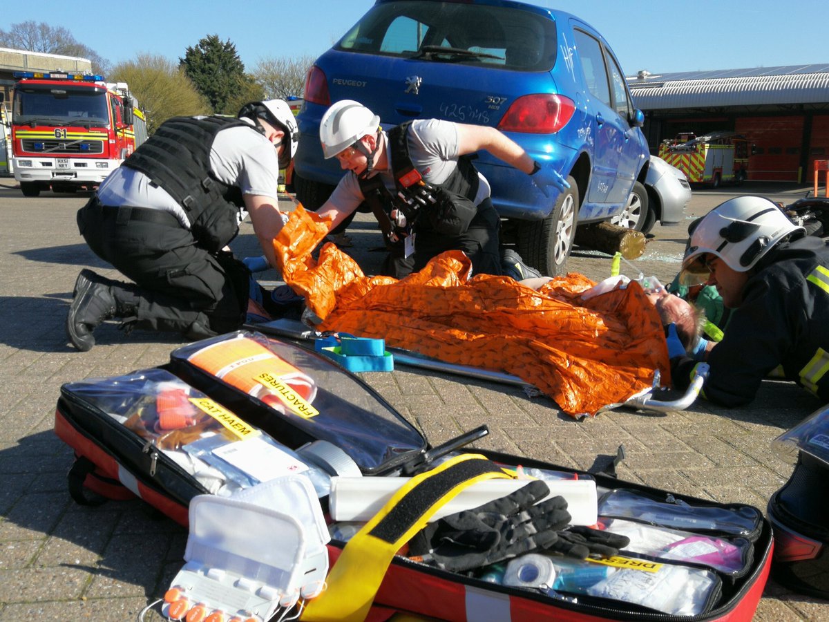 ExtricationHIOW's tweet photo. Today the team have been training hard along with @DSMedical and @BlizzardEMS Today’s Trauma theme was #Airway and Extrication was #SideOuts #NewSkills #NewKit #KeepThePatientWarm https://t.co/MNWbgcgb9T
