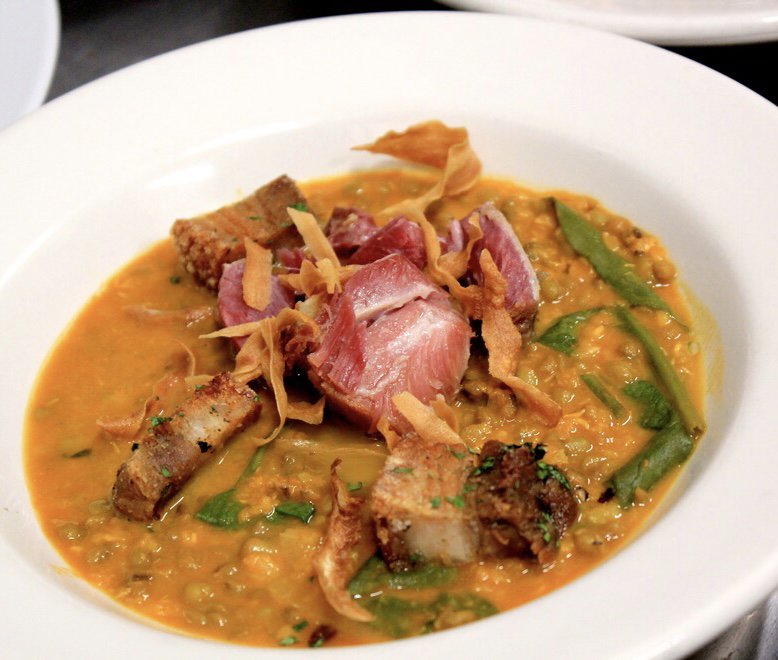 PDXSixSevenOne's tweet image. 🇬🇺 Hearty &amp;amp; Simple ❤️ Smoked Ham Hocks &amp;amp; Mongo Beans 🇬🇺 This home-cooked delicious bowl of Chamoru comfort food was presented at last month’s Biba! Food of Guam pop-up. 
.
.
#mungbeans #hamhocks #pdx671love #guamfood #biba671 #pdxtasting #pdxeats #pdxfoodie #pdxwinter