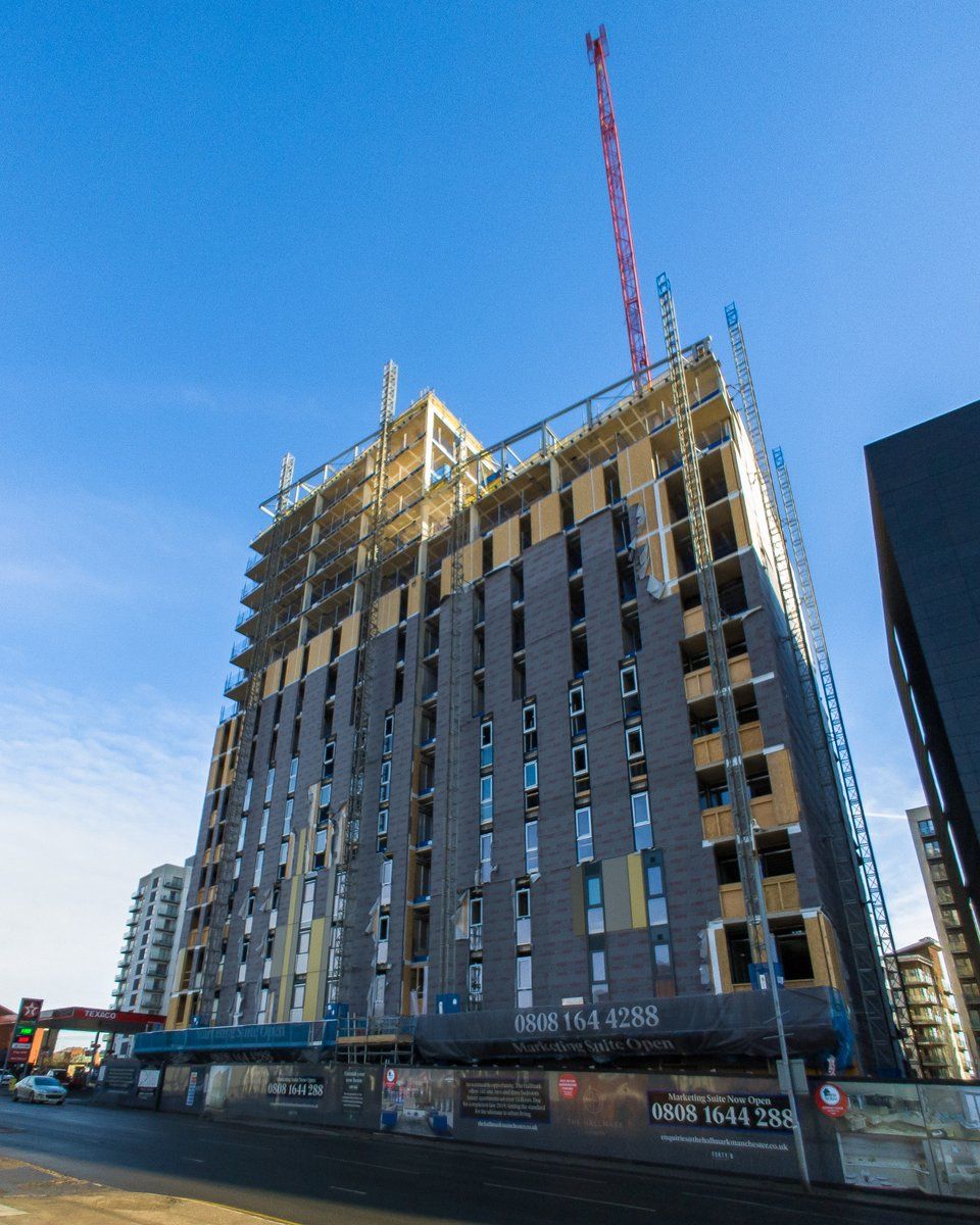 WeCCUK's tweet image. The Hallmark, a 15 storey #newbuild of 145 #apartments in #Manchester, under #construction in the #greenquarter. Looking good. (via @MattDalrymple2) More projects: buff.ly/2ElHNse 
@DelphProperty @BMD_LTD @bowmanrileyarch @Forty8devts 
 #property #architecture # #cladding