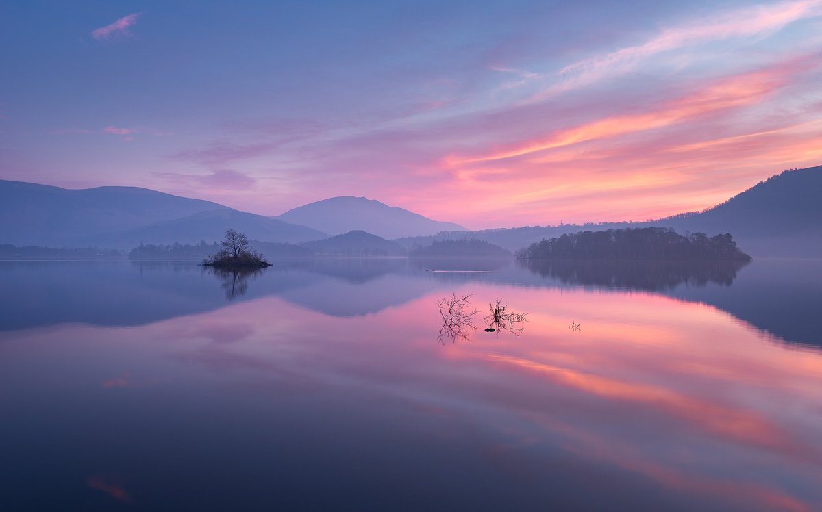 Thanks for a comments and likes on the last image, bit surprised how popular it was - here's another sans tree and a little later when the colour was a wee bit less intense #LakeDistrict