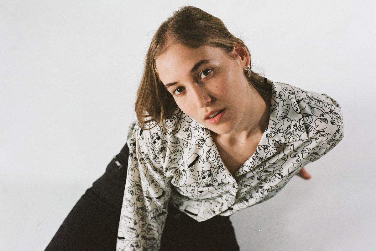 Hatchie (<a href="/hihatchie/">Hatchie</a>) will release her debut album this June. diymag.com/2019/02/26/hat…