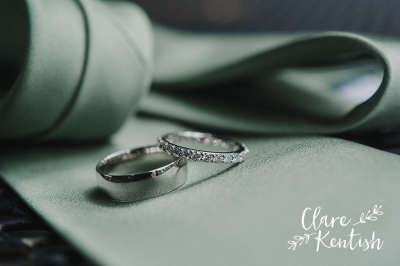 Blog: Jessica &amp; Philip's Truly British Summertime Wedding (it rained... a lot!) clarekentish.wordpress.com/2019/02/26/jes…