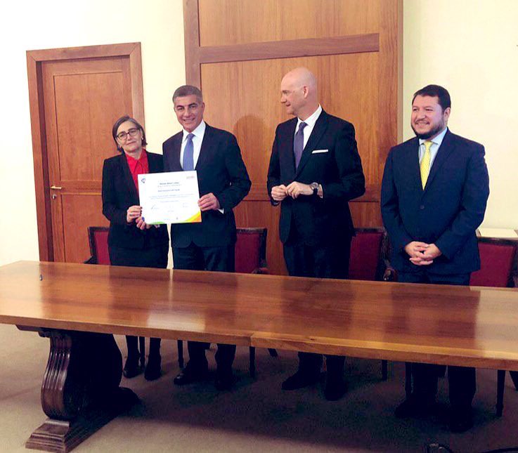Muchas felicidades <a href="/TonyGali/">Tony Gali</a> por tu nombramiento como Consejero Honorario y Embajador de la Alianza Smart Latam; estoy segura de que tu experiencia y dinamismo contribuirán enormemente al mejoramiento de las ciudades latinoamericanas.