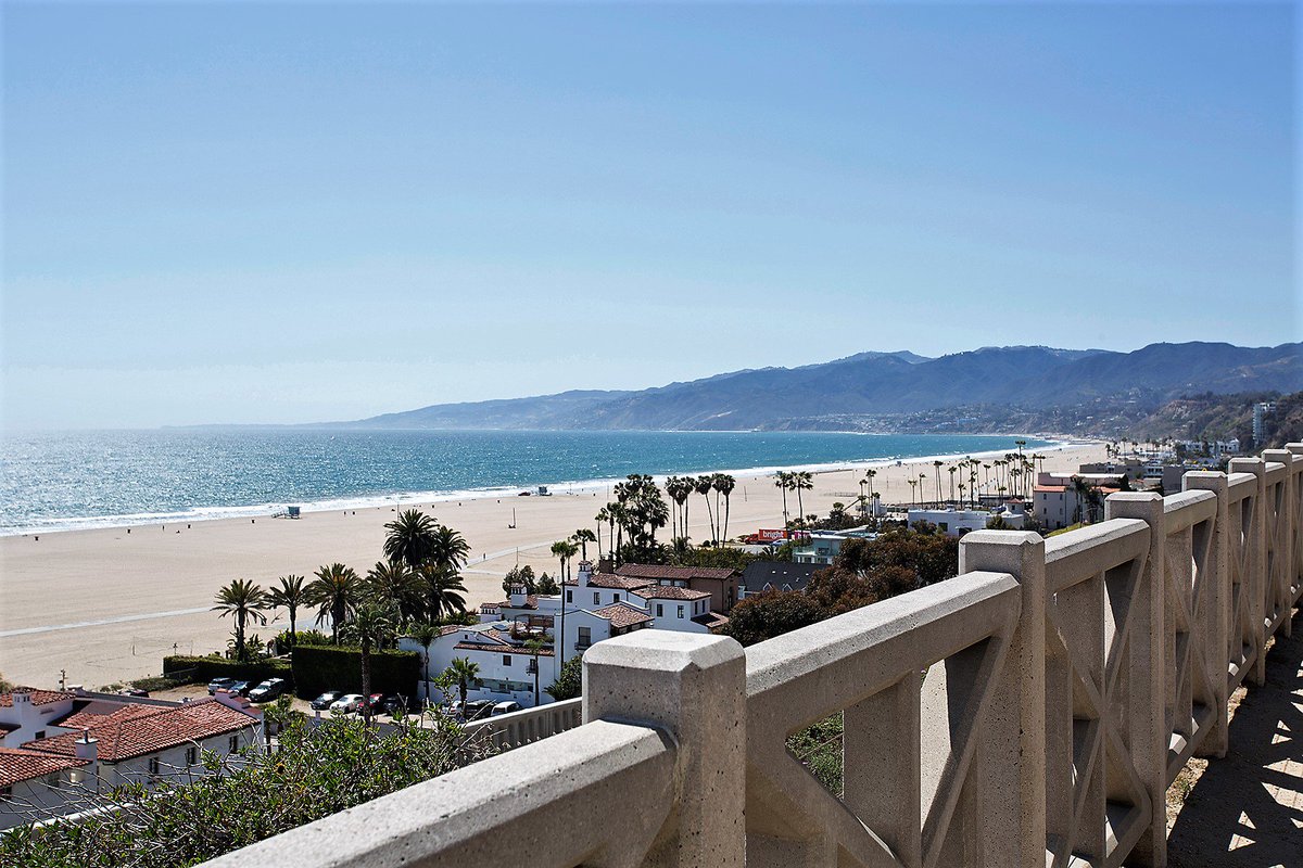 santamonicacity's tweet photo. Yesterday, the City released a draft of its Climate Action and Adaptation Plan (CAAP)--a community plan to reduce carbon emissions and become #climateresilient. We invite you to learn more and comment by April 1: https://t.co/IS5S31iN9D ๐ #SantaMonica #SaMoNews https://t.co/nz54naOgRm