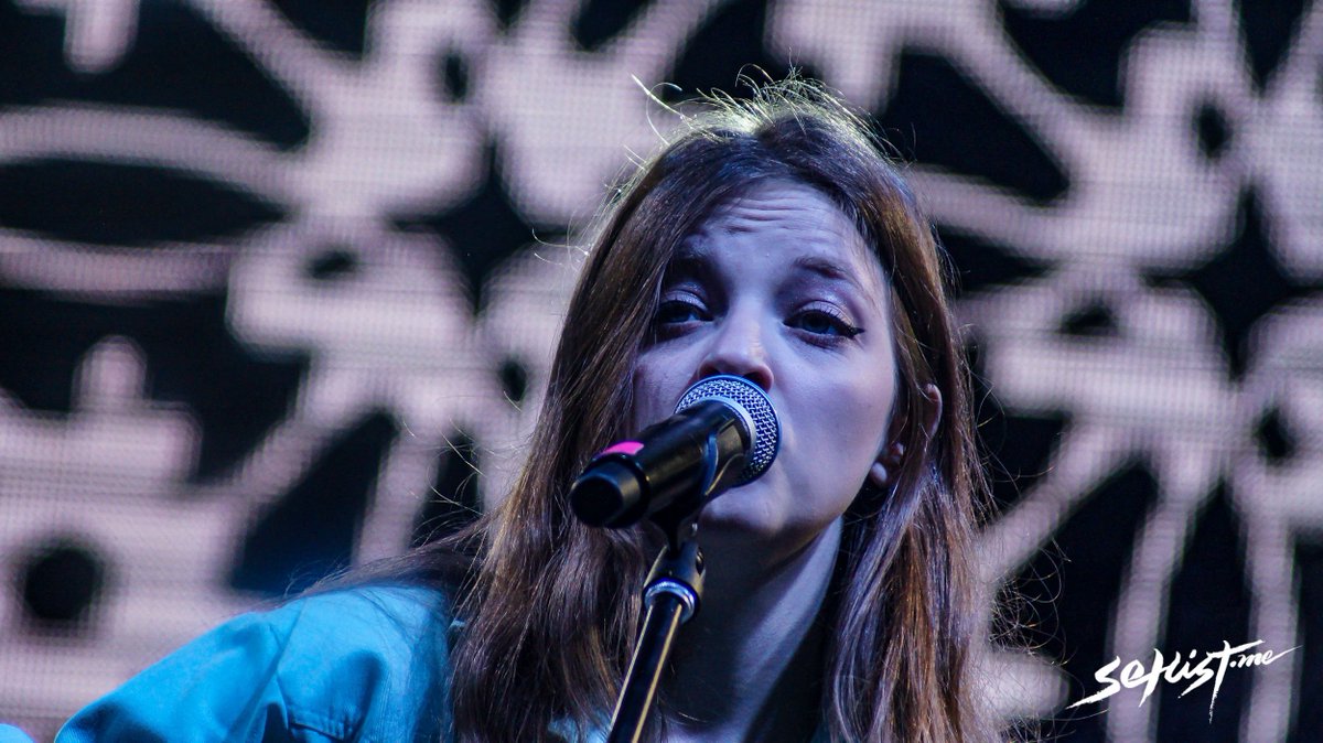Setlist_me's tweet photo. Otra propuesta que llegó para enamorar fue @JadeBirdMusic con su agradable voz y su habilidad de conquistar a los demás con su guitarra #RoxyFest #RoxyFestXSetlist #RoxyLove #SomosRoxy #ExperienciaRoxy #RoxyFest19 #RoxyFestGDL
https://t.co/K9oNsYJ0Sq https://t.co/S17Tjui3gP