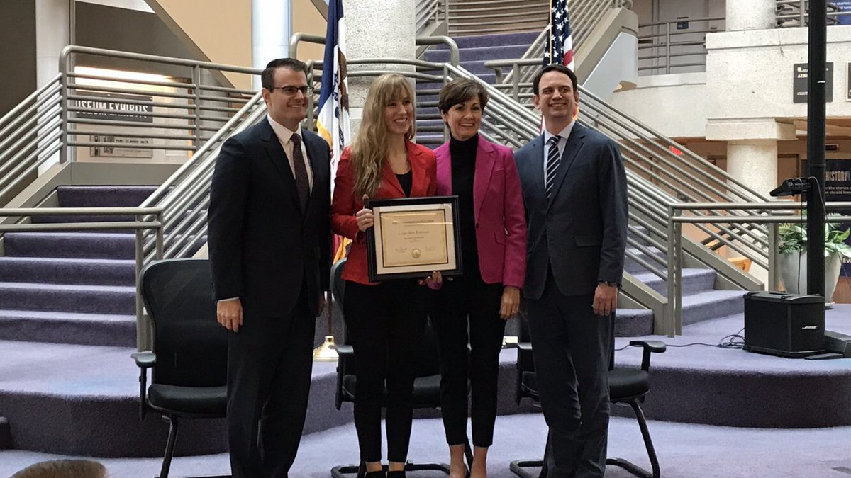 mrbrandmvhs's tweet photo. Congrats to @LAEricksonMV on being named an Iowa Teacher of the Year Finalist. Mount Vernon is blessed to have you! #MVAcademics https://t.co/2OkOtzXl0G