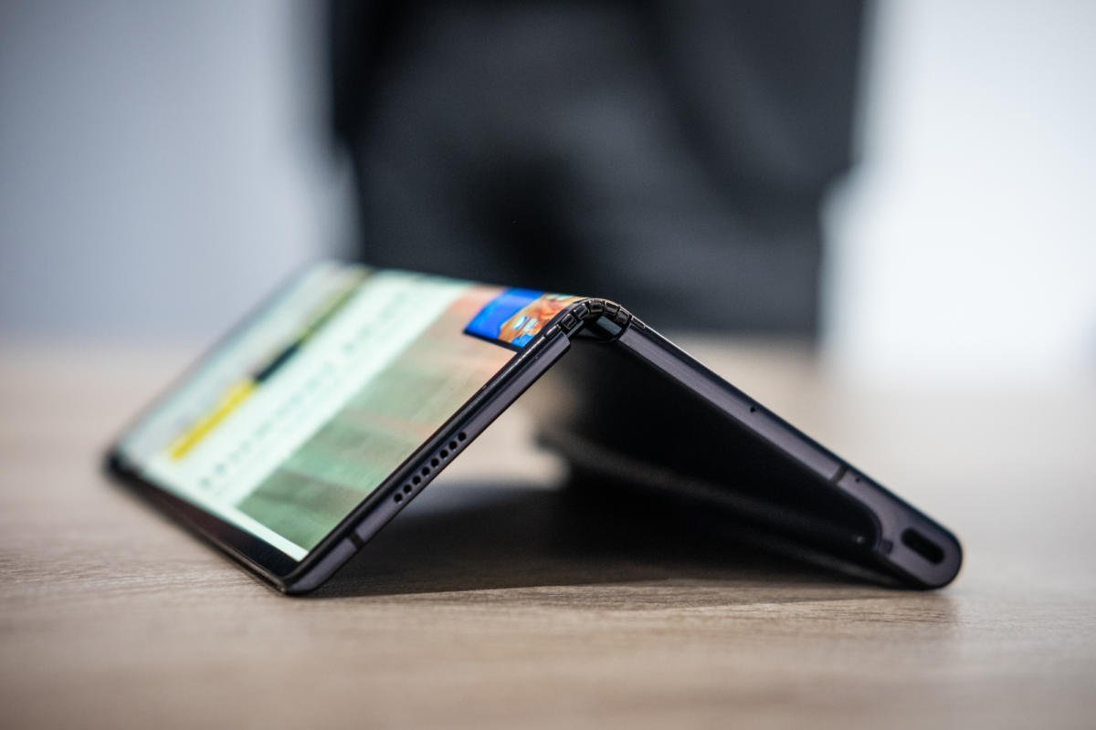 Samanpar's tweet photo. 3 obstacles that folding phones like the Samsung Galaxy Fold and Huawei Mate X need to overcome https://t.co/27q8C0V9Y2 https://t.co/nwPCxGX13w
