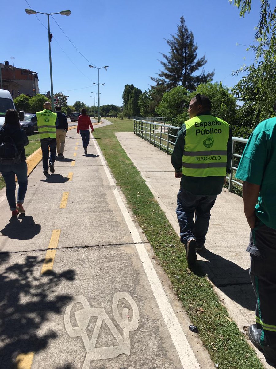 arqccolombo's tweet photo. 🛥 Junto al equipo de la Subsecretaría de Planeamiento y el Min. de Ambiente #MAYEP, recorrimos el #Riachuelo. Vimos la gran transformación del camino de Sirga y la recuperación de espacios públicos y verdes para los vecinos. Gran trabajo @renzomorosi y equipo @BACiudadVerde 💪 https://t.co/f6gqDtAUOi