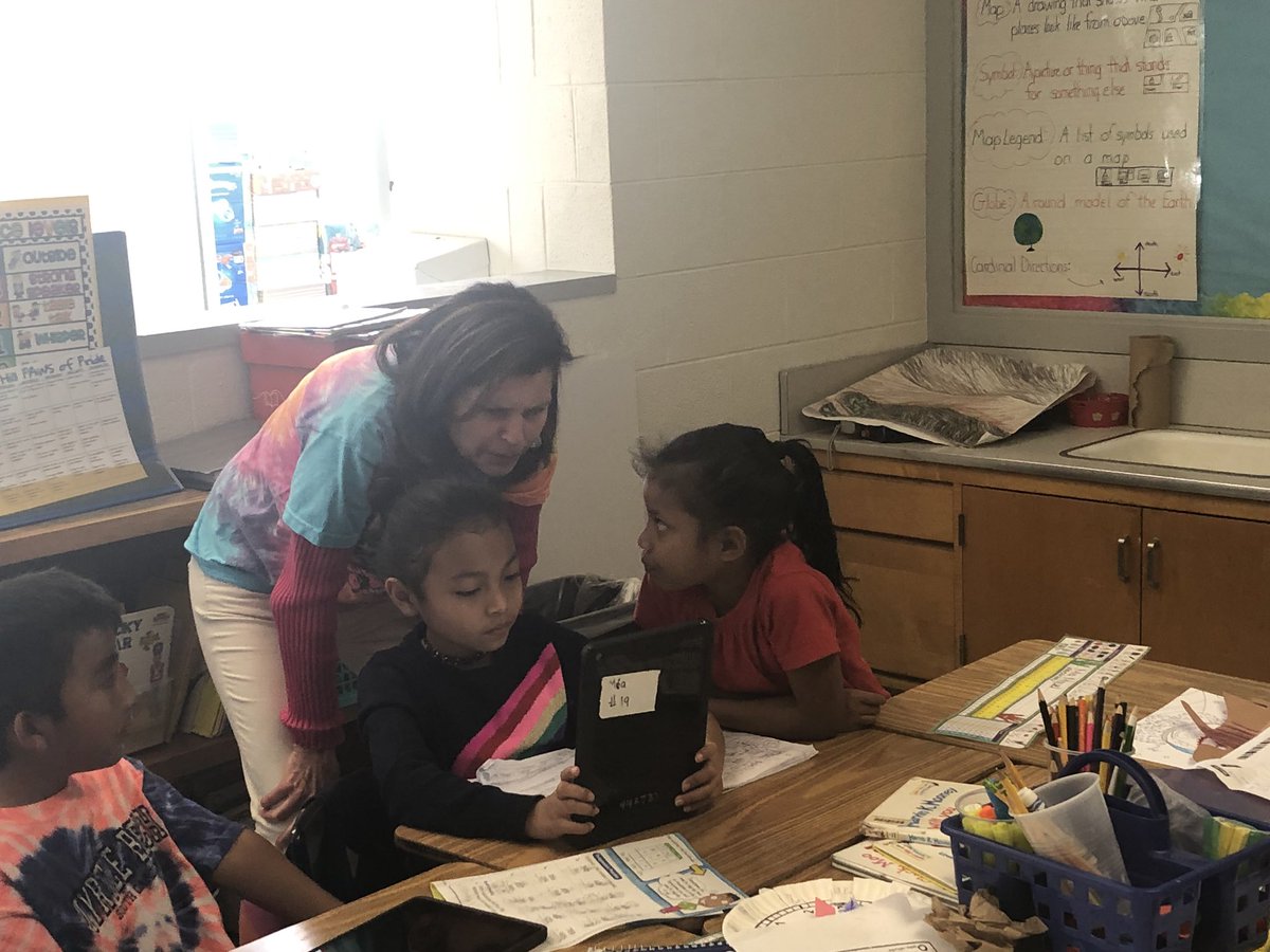 nikkihcostello's tweet photo. Second grade students are learning how to make Google Slides based on their research on historical figures. #bcpshuskies @MrDboykin  #ignitelearningBCPS https://t.co/CqsXFxdlej