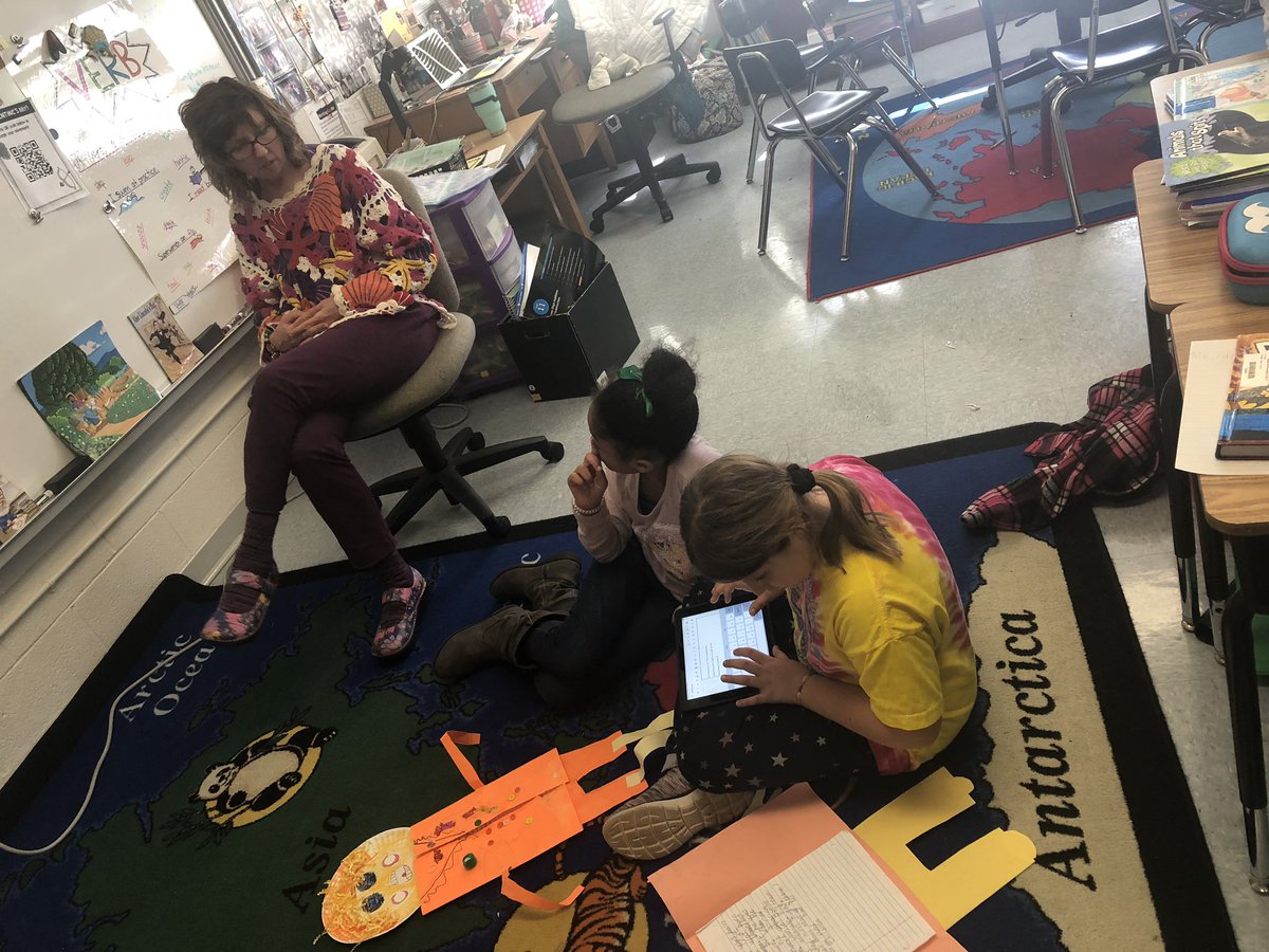 nikkihcostello's tweet photo. Second grade students are learning how to make Google Slides based on their research on historical figures. #bcpshuskies @MrDboykin  #ignitelearningBCPS https://t.co/CqsXFxdlej