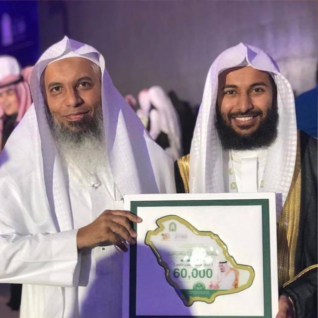 emamalshatiby's tweet photo. حقق المتسابق حذيفة بن عبدالله باحداد المركز الثاني في مسابقة الملك سلمان المحلية لتلاوة القرآن الكريم وحفظه وتجويده في فرعها الثاني، وباحداد أحد مجازي مقرأة مسجد باسيف التابعة لمعهد الإمام الشاطبي. 
#معهد_الشاطبي https://t.co/ABnr0Fw8ix