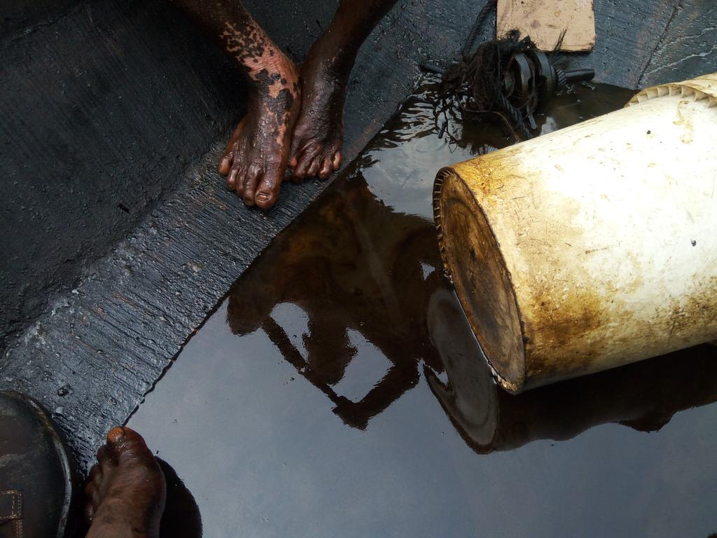 AdvocacyCentre's tweet photo. Acts of Oil theft &amp; artisanal refining in d Delta contribute to pollution in d region. We've to join hands &amp; stop it https://t.co/8lemdTillq