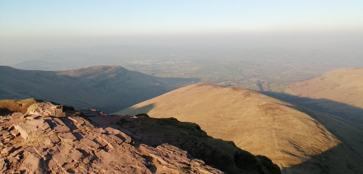 smoggiewalks's tweet photo. Cribyn via Bryn Teg an evenings stroll #getoutside #breconbeacons #lesserwalkedpaths #WHWtraining @DerekTheWeather @OrdnanceSurvey @NTBreconbeacons @BeaconsPhotos https://t.co/nblSwveDJA