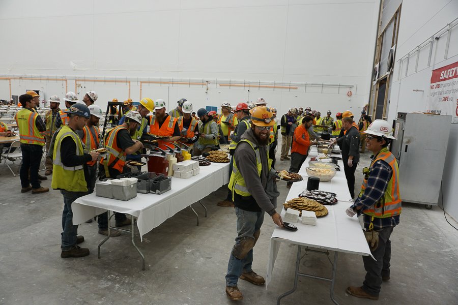 HenselPhelps's tweet photo. Gateway Center takes a moment to celebrate over 700,000 work hours with a jobsite barbecue in the high bay @LockheedMartin!
For information about the Gateway Center project, check out the website: https://t.co/Z78ENFMm4x
#planbuildmanage #team #construction https://t.co/G7TidDvRnv