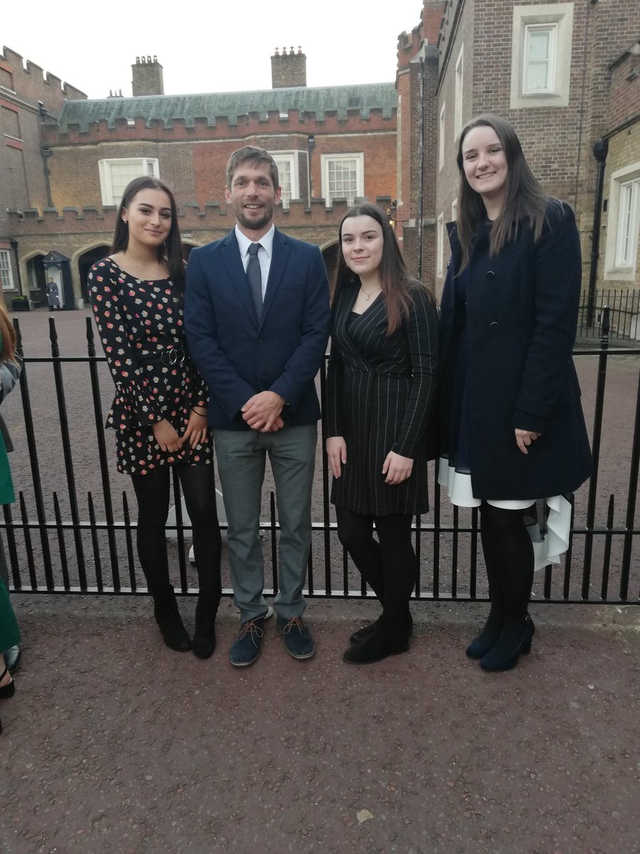 mchsoed's tweet photo. Super proud of 3 fantastic young people collecting their gold DofE awards from St James's Palace today. Shame the others couldn't make the journey! Onwards and upwards, chase your dreams! @InspiraLaurenJ @DofERuth @DofENorth https://t.co/8T8Z07zgFP