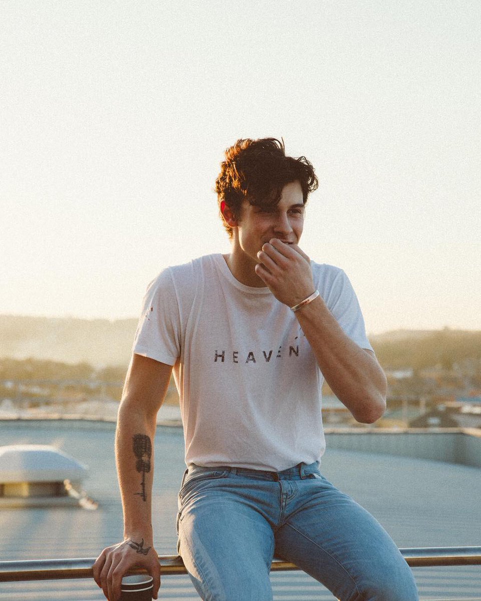 SMendesQandA's tweet photo. SHAWN MENDES EVERYONE https://t.co/9eq6h6S2Qr