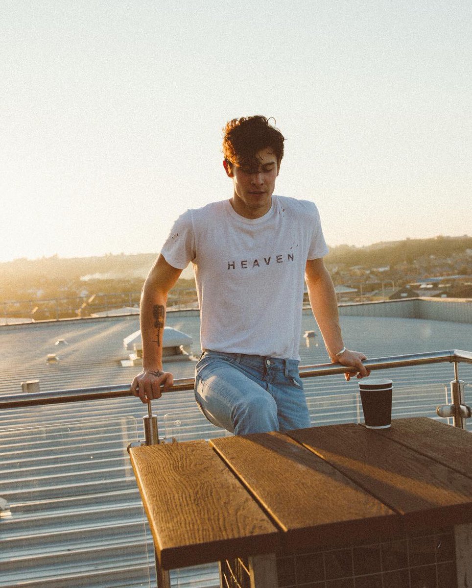 SMendesQandA's tweet photo. SHAWN MENDES EVERYONE https://t.co/9eq6h6S2Qr