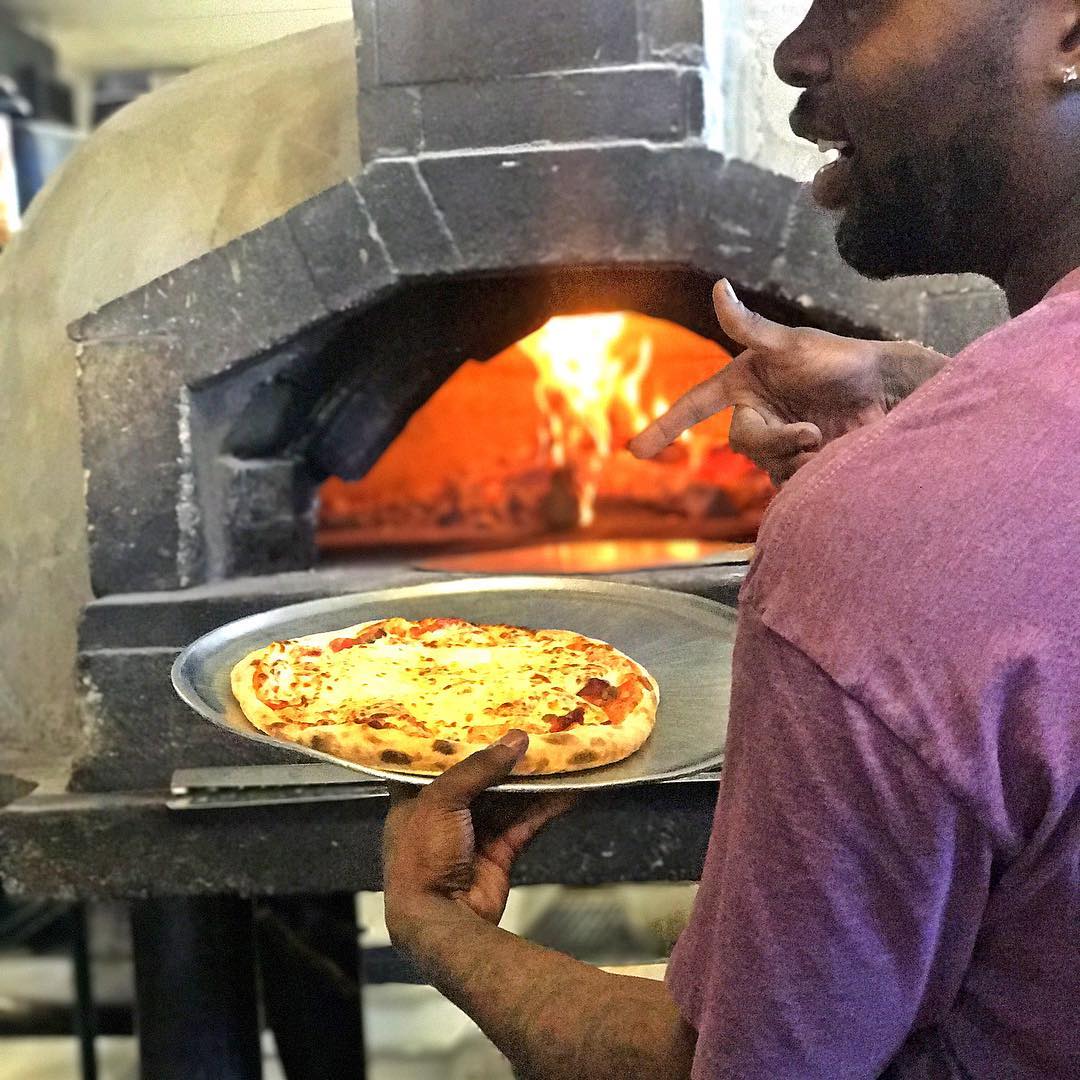 During stints at world-renowned restaurants, John Hall was running his own late-night pizza delivery service out of his New York apartment. After finding some success, he knew it was time to open an official shop back in his hometown.
📸: @postofficepies on IG