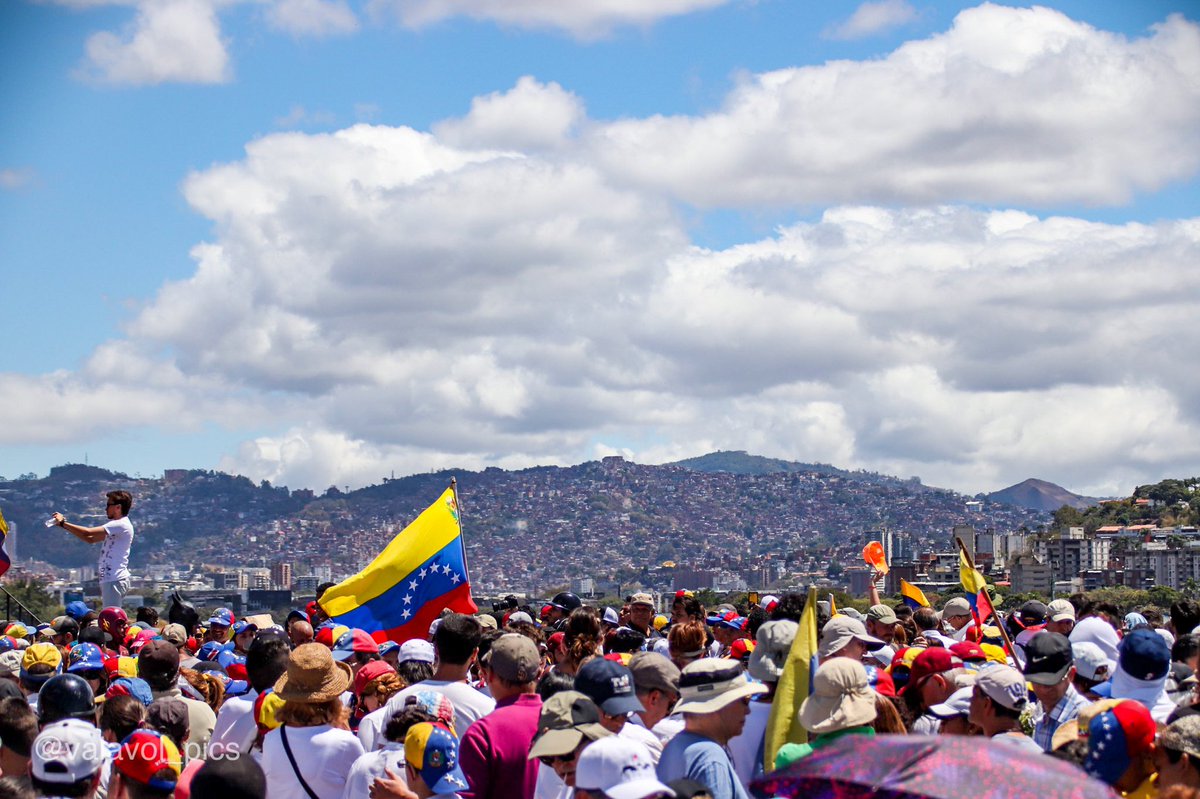 valavol's tweet photo. #23F #AyudaHumanitaria #Venezuela #fotografia https://t.co/twD0KxKI8P