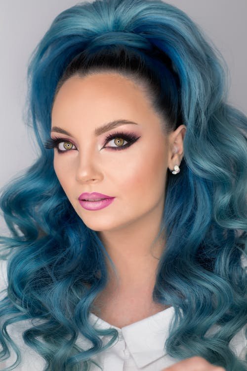 dionnepressey's tweet image. Ombré lips are #trending right now. Start by lining lips with lip liner lightly blending, then applying a light lipstick directly in the center then blending outwards. Check out my insta @savvierbeauty for 5 tips to make your 👄 stay all day!

#lipsticktuesdays #lipsticktutorial