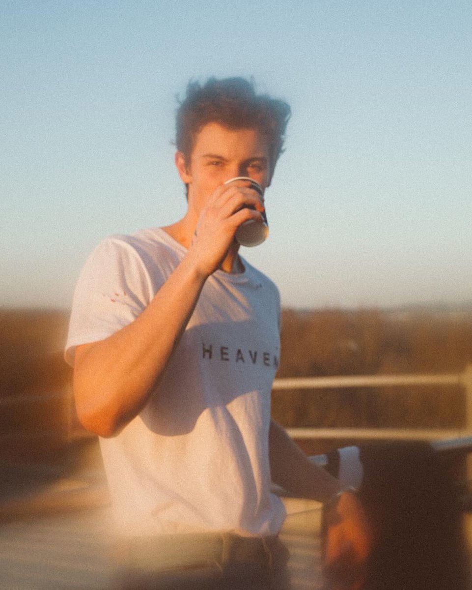 ShawnUpdatesSA's tweet photo. 📷 “Primer atardecer en el Reino Unido con @ShawnMendes” - Sam Dameshek vía Instagram hace unos momentos! [1] https://t.co/JaFyJupeu0