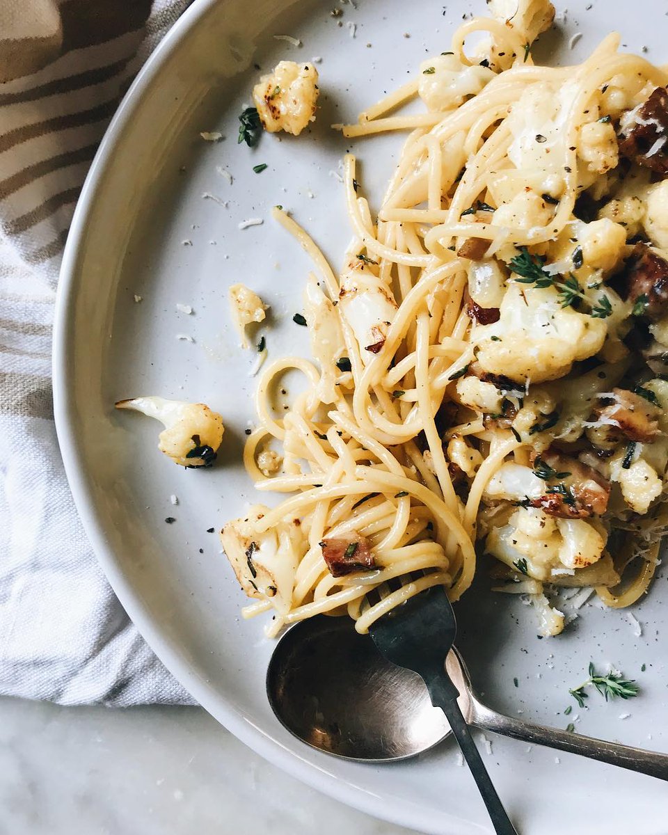 Did someone say Cauliflower Carbonara? 😍
We sure did! Check out this wonderful recipe by @thehealthyhunter for that has no cream involved but full of flavor.  Don’t forget a little bacon for flavour and texture!

#TantilloFoods #TantilloFresh #Tantillo #Carbonara #Cauliflower