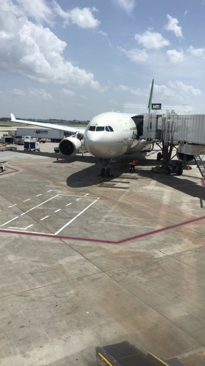 UILT_TRASPAEREO's tweet image. #25marzo per 4 ore si ferma tutto il #trasportoaereo  #scioperonazionale. In un settore strategico per il Paese, occorrono soluzioni e investimenti per #Alitalia e  crisi aziende #handling, #catering e aeroporti. Servono regole chiare su concorrenza e contro dumping contrattuale