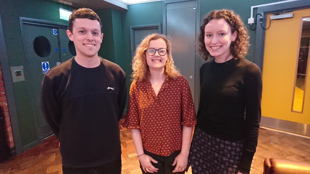 SiwanRosser's tweet photo. Cyn-fyfyrwyr #MA mewn Astudiaethau Cymreig a Cheltaidd yn yr undeb heno yn trafod manteision astudio yn @ysgolygymraeg er mwyn datblygu'r wybodaeth a'r hyder i gyfrannu'n greadigol at fyd gwaith #sgriptio #cyfieithu #cyhoeddi #DyfodolDisglair https://t.co/Sn1sN6ab87
