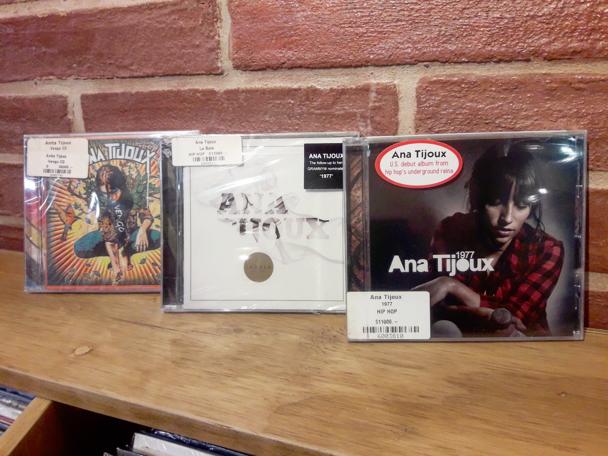 La primera mujer en recibir el premio "Icono del rock Chileno". Méritos le sobran, pues su discurso y trayectoria hacen de <a href="/anatijoux/">ana / anita tijoux</a> uno de los rostros mas importante de la escena nacional.
#anatijoux #rapchileno #rockchileno #disqueriachilena #MusicaChilena