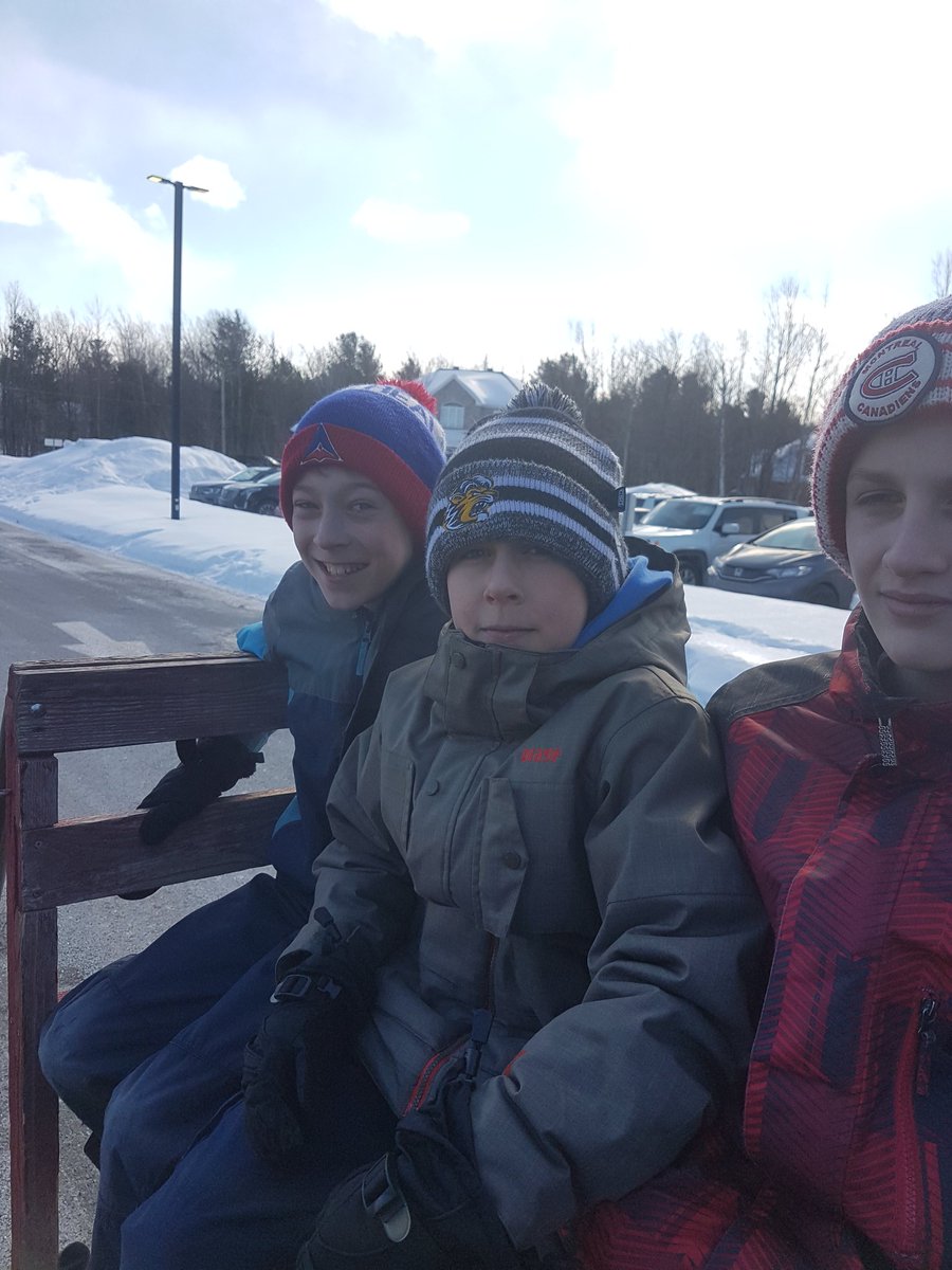 MmeChristineS's tweet photo. What fun! Sleigh ride through the streets. @EvergreenLBPSB @peggy_grant #carnivalweek #winterfun #keepthembusy https://t.co/Tg4XHyFyRE