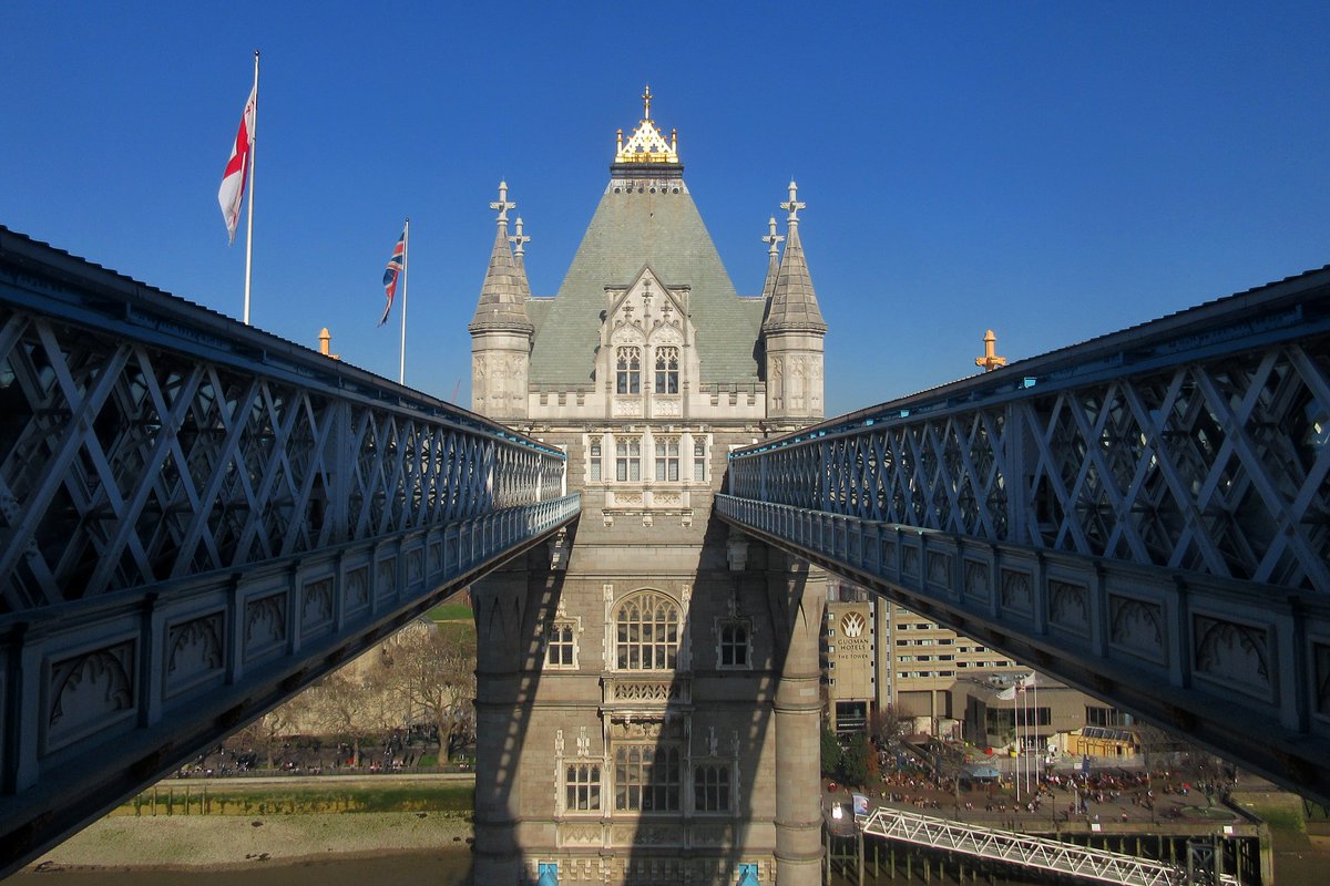 cdlee2011's tweet image. Tower Bridge on an incredibly warm February day today 🌞 @TowerBridge #foolsspring