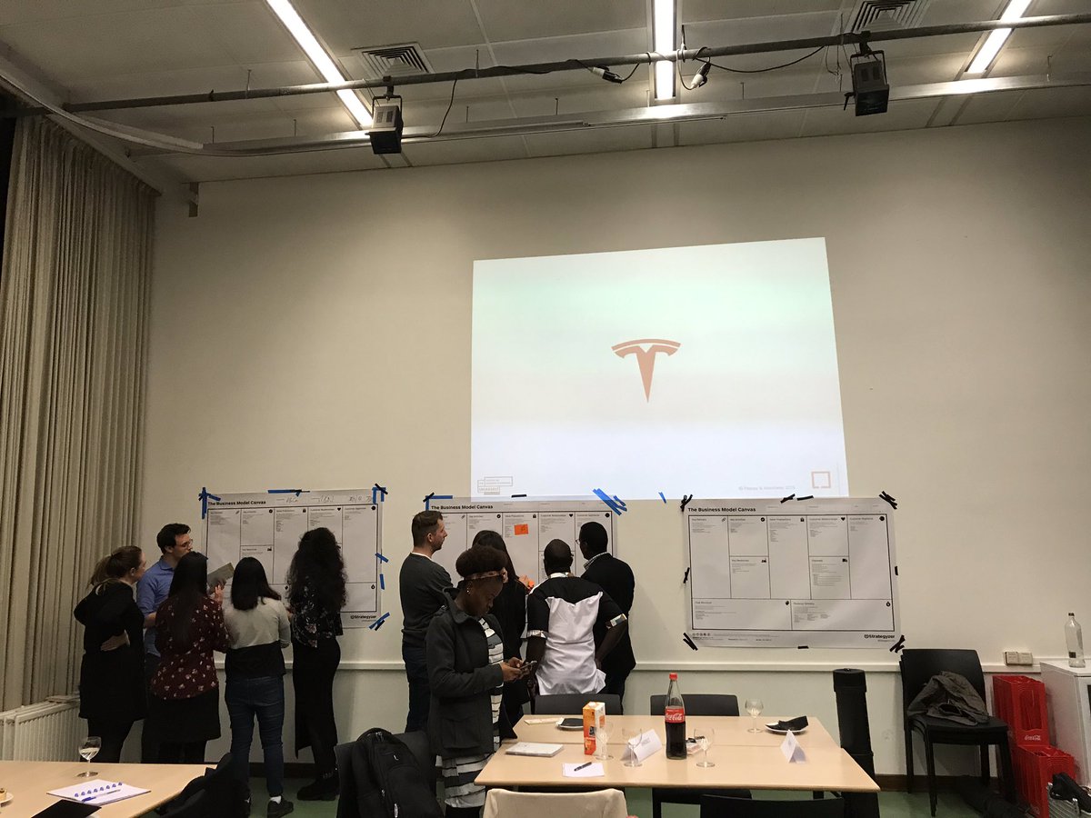MattyPaquay's tweet photo. Voor het 5de jaar op rij kick off semester 2 business model design met Genkse ondernemers en internationale groep studenten @UHasselt_SEE @Stadsfabriekjes @stadgenk @uhasselt @bmg https://t.co/imbMi1SRKI
