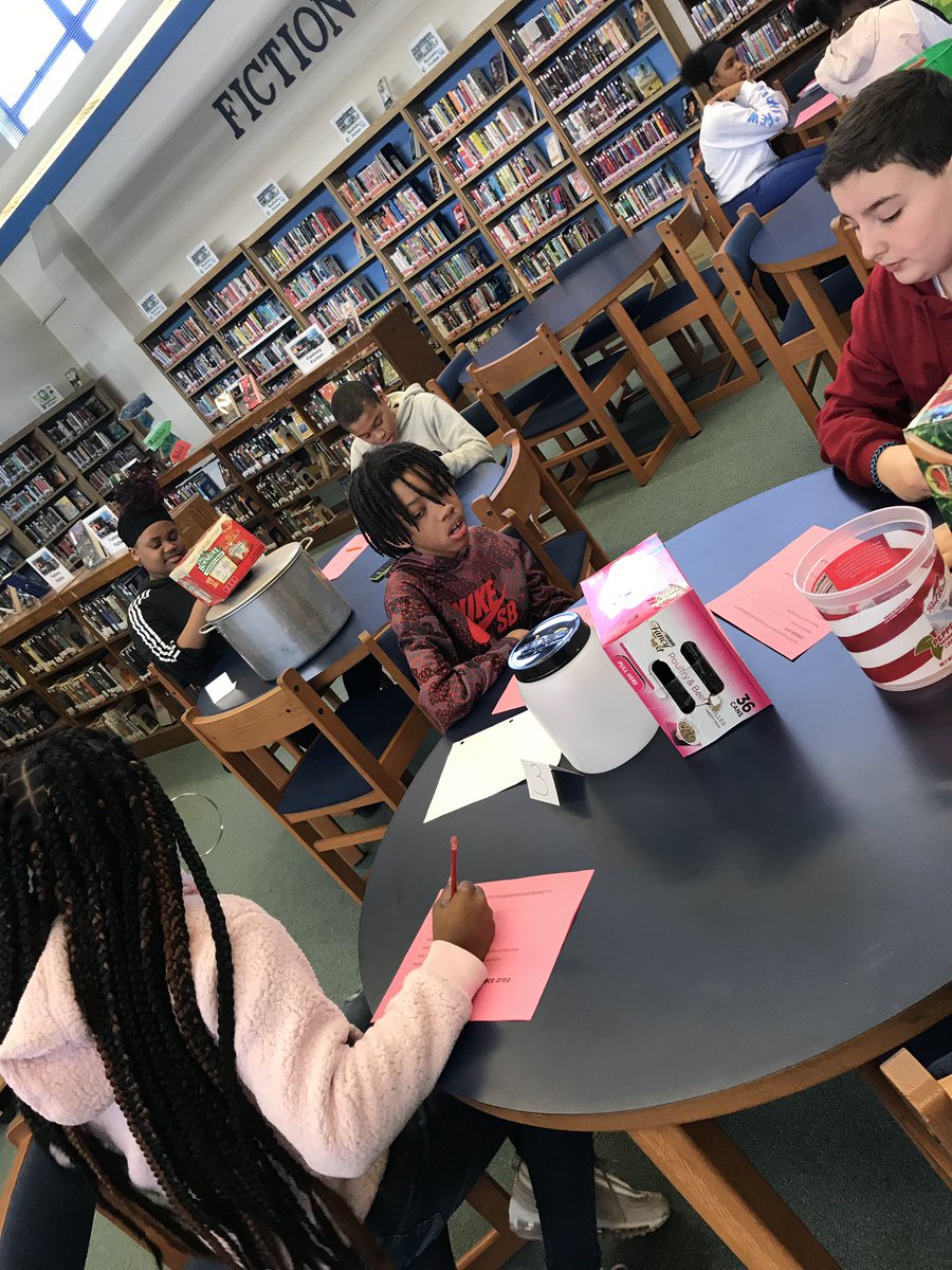 dmsdcps's tweet image. Mr Kaufman’s 7th Math students evaluate expressions, measure surface area and volume #MrKaufman #DMSlib #DMSgens #MUSTBESUCCESSFUL