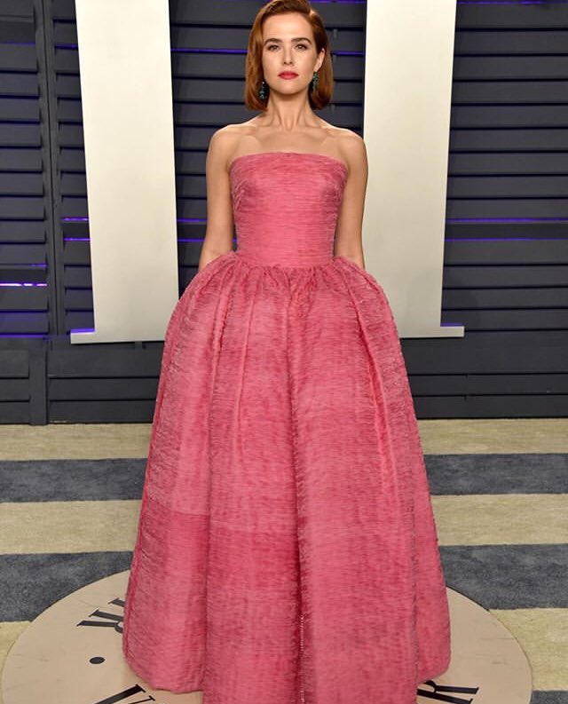 JoharLetoArms's tweet photo. —Como su comité de mandilones le sugiere, Johar postea en Instagram fotos de su novia que había asistido a la fiesta posterior a la ceremonia de premios. Él estaba en casa viendo transmisiones en vivo del evento— 

My💕

            #OscarsandVFAPftRB https://t.co/OuwniFx03O