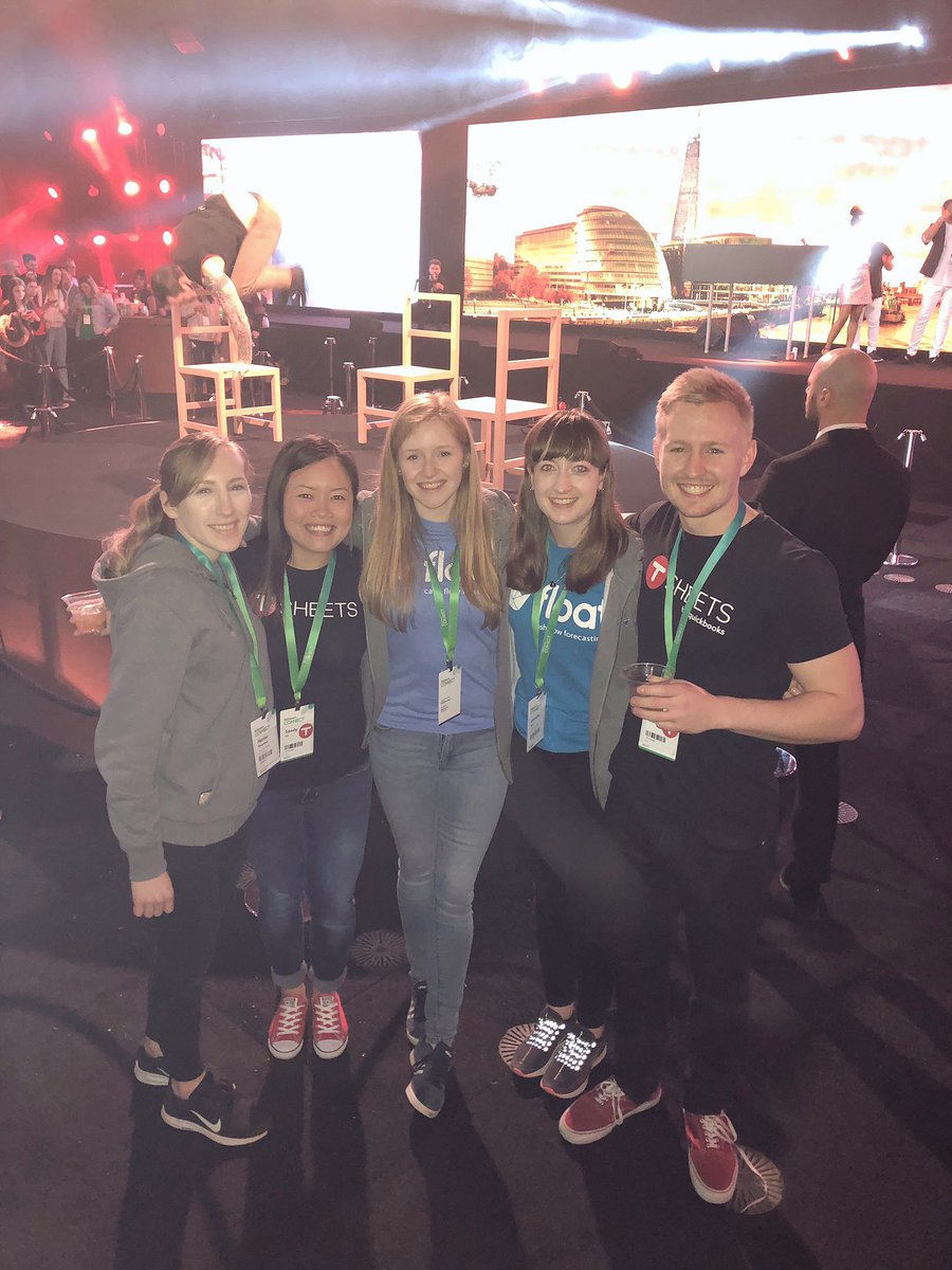 Hanging out with the <a href="/FloatApp/">Float Cash Flow</a> crew! #QBConnect