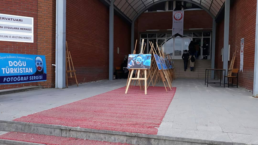 yiksdu's tweet photo. Kulüp olarak düzenlediğimiz fotoğraf sergisinin ilk gününde gösterilen ilgiden dolayı memnunuz. Çarşamba ve perşembe günleri de Ertokuşbey Derslikleri önünde sergi ve standımız devam ediyor olacak. https://t.co/es4AisUBt8