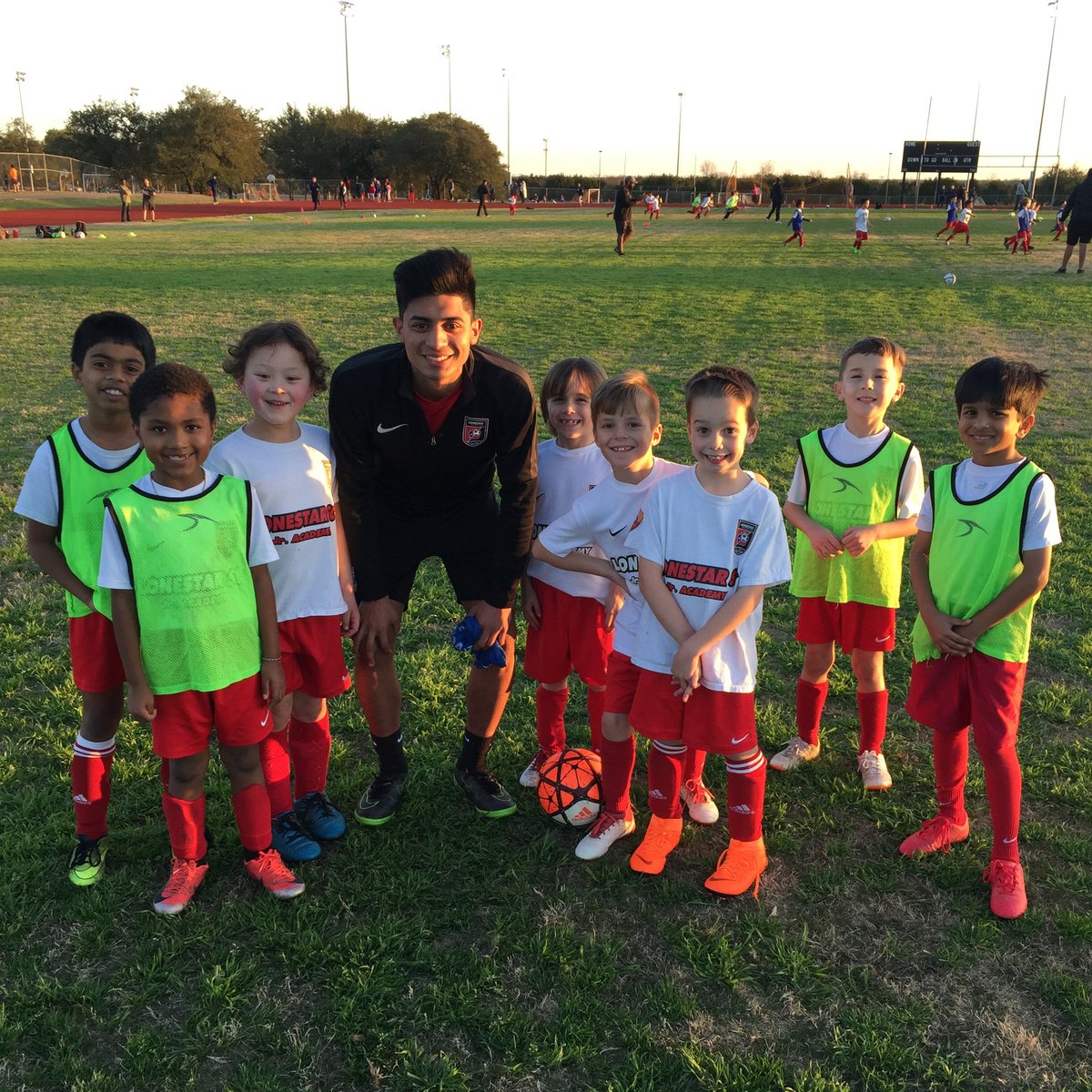 LonestarSC's tweet image. We rise by lifting others.

Our @ussoccer_da players gave back where ⚽️ begins for the next generation! 

Let's continue providing ALL youth opportunities to play⤵️ 

⚽️❤ bit.ly/AmplifyYouth19

#WeAreLonestar #WorldClassDA #GirlsDA #AustinLovesSoccer #alwaysrising