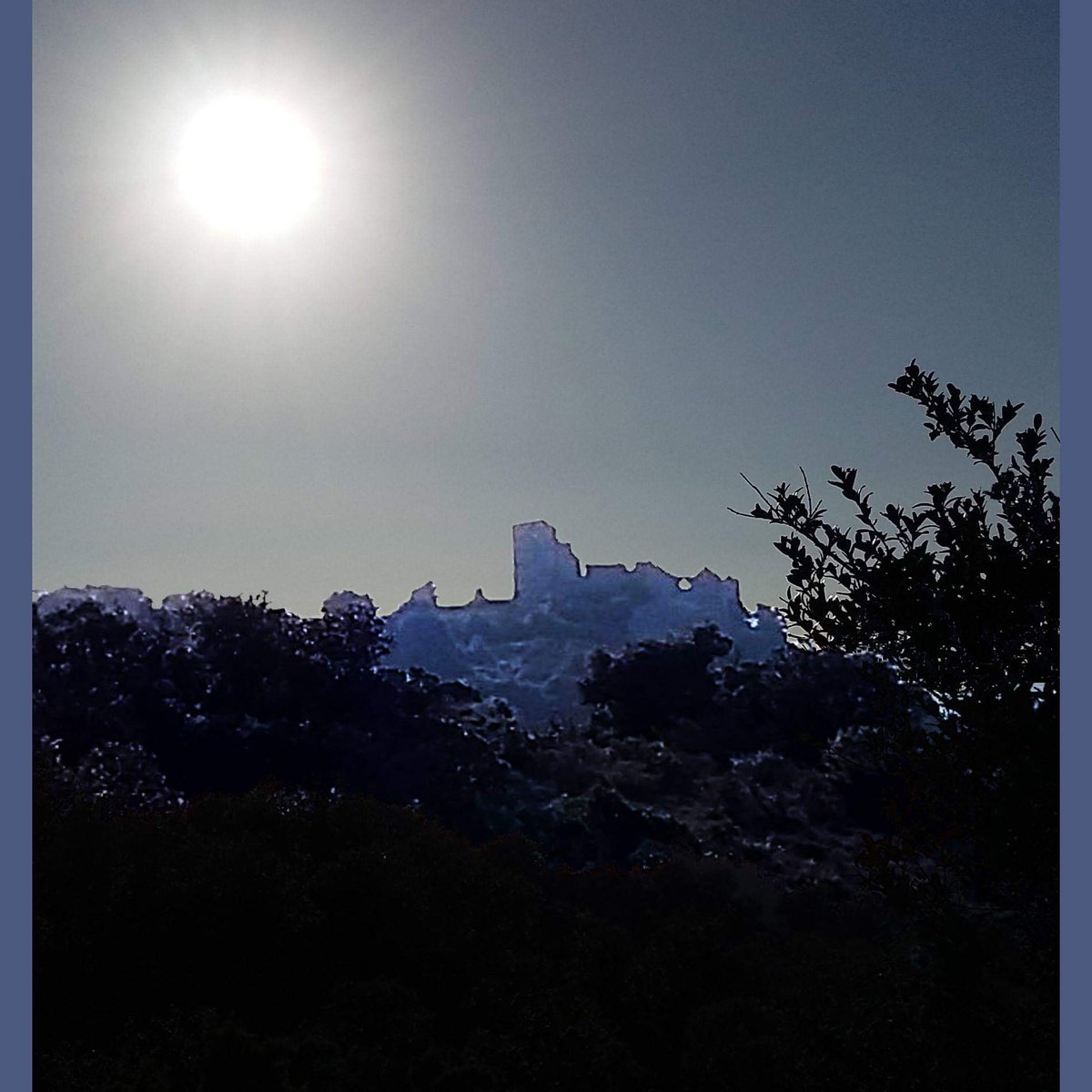 MondeSelonCian's tweet photo. Chateau haut d'Aumelas
#NaturePhotography #nature #naturelovers #art #26Fev #PictureOfTheDay #photography #photographylovers #JeudiPhoto #Landscape #Sky #Blue #Sun #TuesdayThoughts #TuesdayMotivation #FelizMartes #castle https://t.co/iXQX2cIH7i