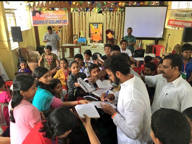 Avirathod765's tweet image. Fan love for you’re @sreesanth36 sir @Bhuvneshwarisr1 bhabhi  most beautiful picture #JusticeForSreesanth