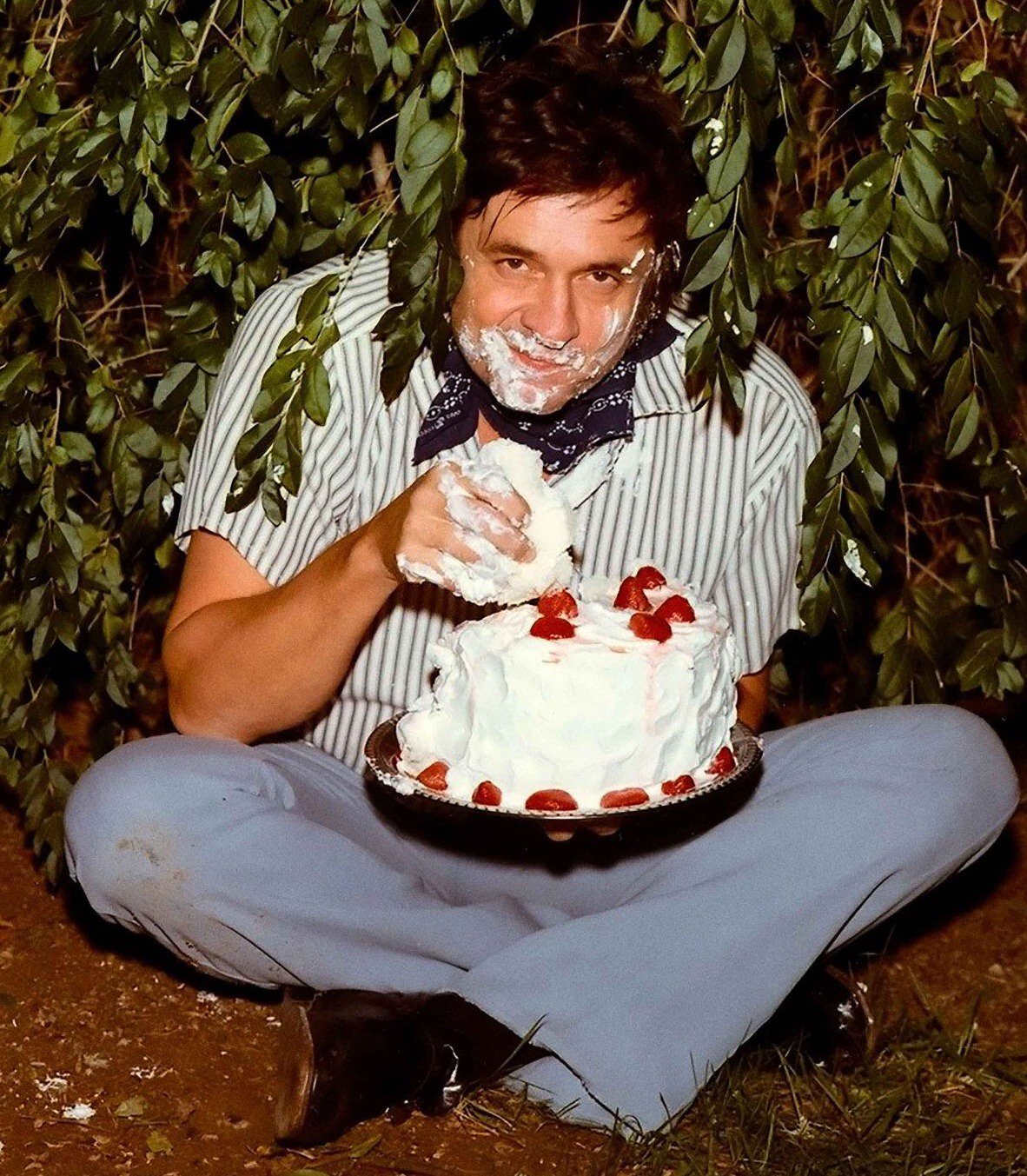Happy birthday to Johnny Cash and also to this photo of Johnny Cash eating birthday cake on the ground 