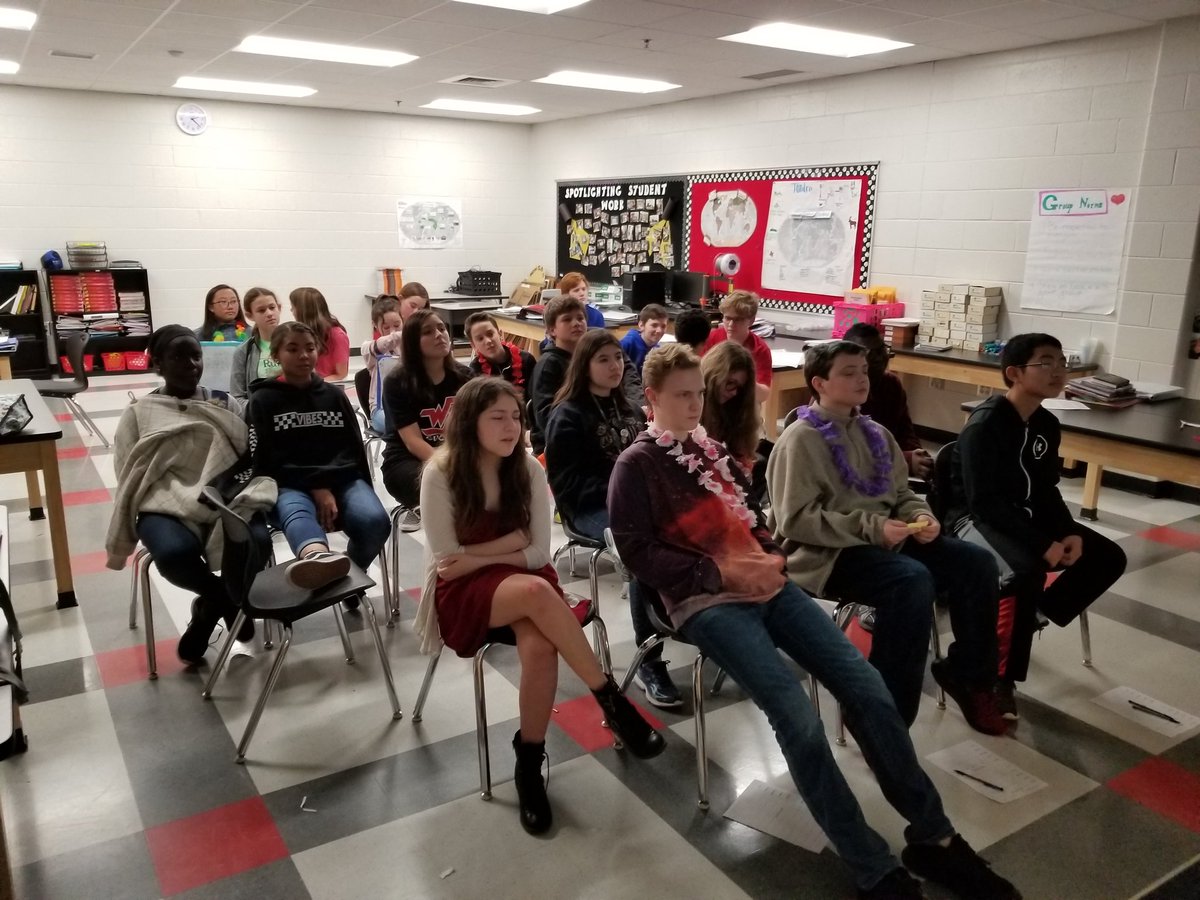 Lit_Cats's tweet photo. Another awesome videoconference via @SkypeScientist with Dr. Killgrove! We learned about archaeology and forensic anthropology as she discussed her work with ancient Roman skeletons! #rmsdogpack #BarrowBOLD #dogpackrules https://t.co/CQibUzPOEB