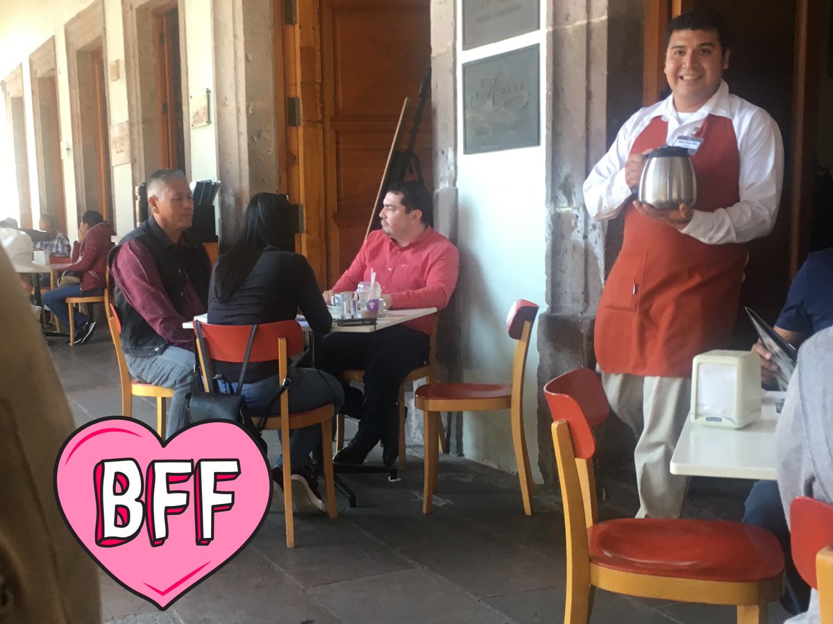 CesarHdzNoti's tweet photo. Con un cafecito se puede resolver la toma del Ayuntamiento de #Morelia que mantienen agremiados al #SIDEMM Así se vio al Secretario Arróniz y Santamaría esta mañana https://t.co/0UApTYAycv